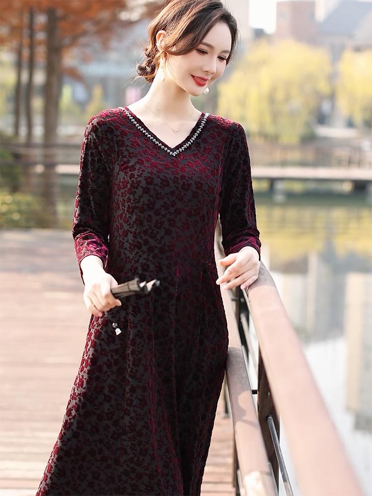莱花秀“蔓莎丽影 酒红金丝绒气质连衣裙” 250698-18