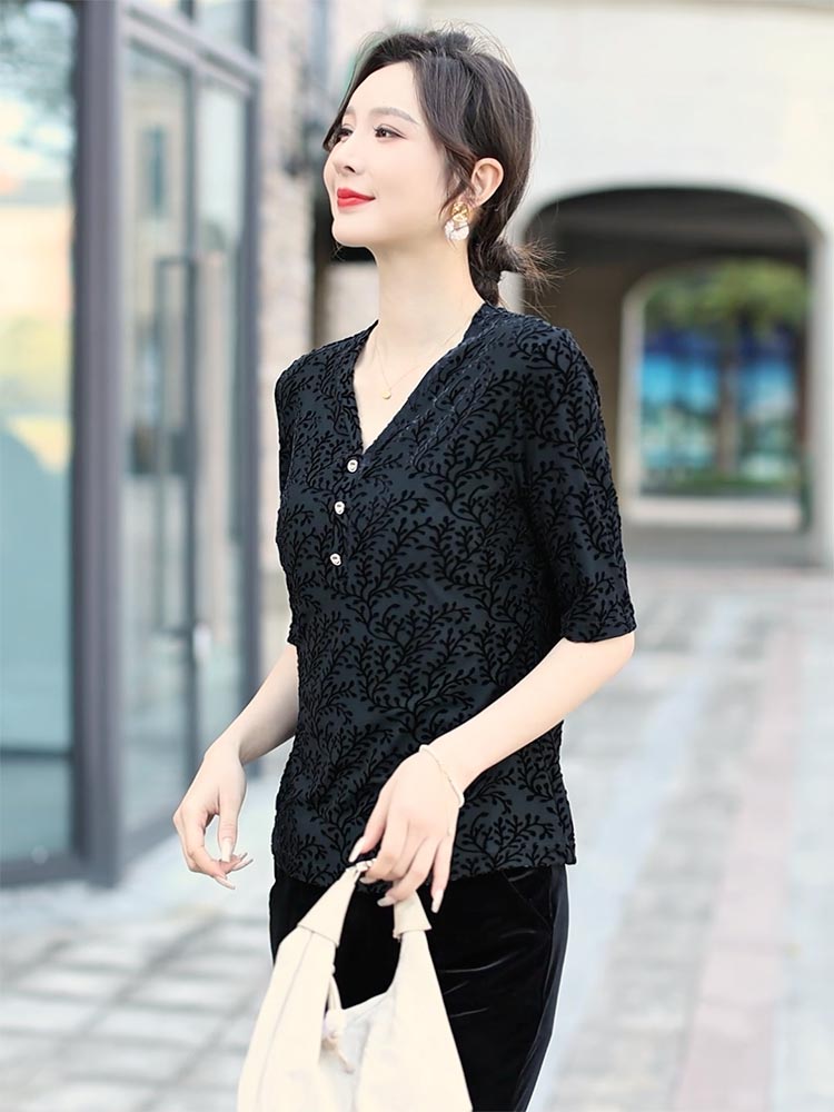 The New Favorite of Middle - aged Fashion | Black Jacquard V - neck Medium - sleeved Blouse  820596-11