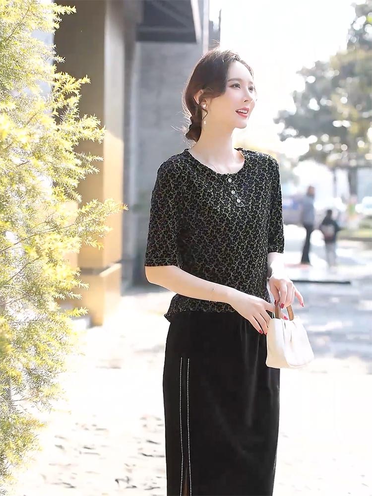 幽韵豹纹：中袖丝绒上衣与裙装的雅致风尚 830611-32