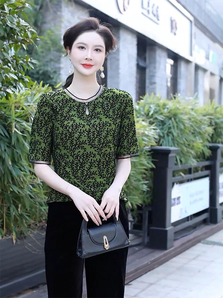 墨绿雅韵：植绒花纹上衣的精致格调860696-32