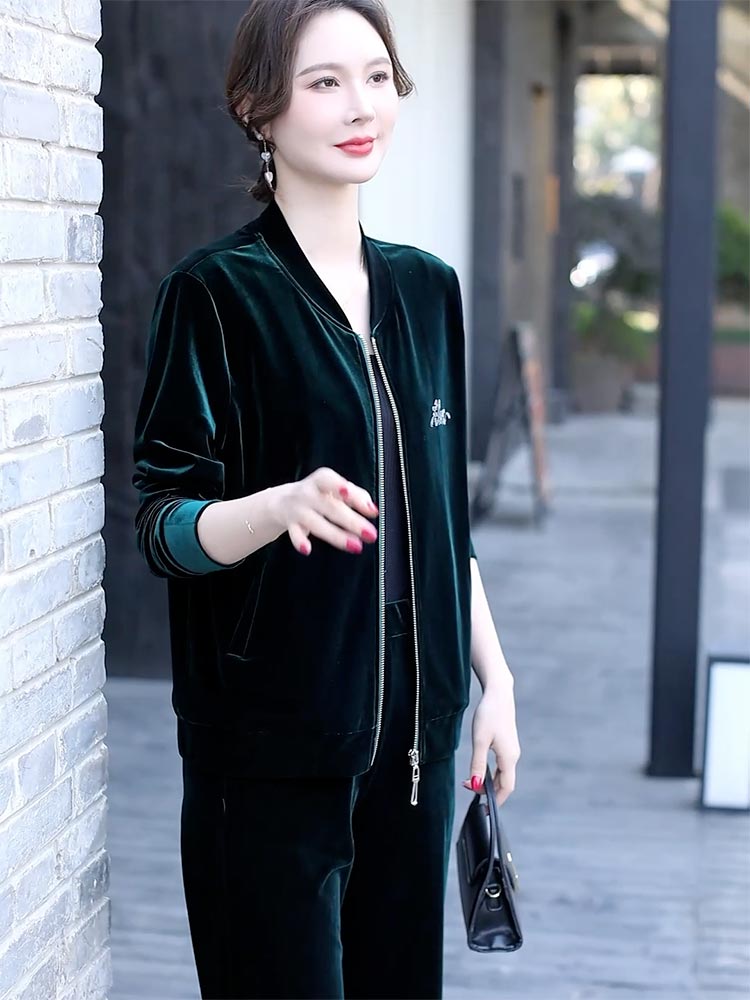 Deep Sea Blue Velvet Baseball Jacket: A New Symbol of Trend     990535-3336